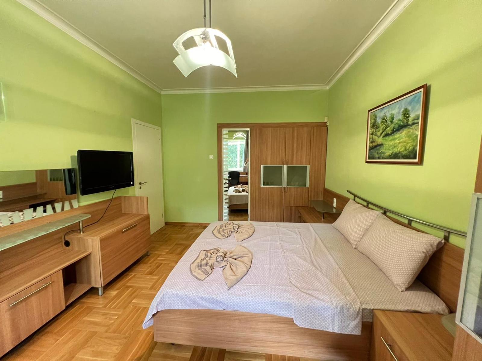 Mumbai Spacious 2bdr Near Vitosha Blvd And Ndk Apartment