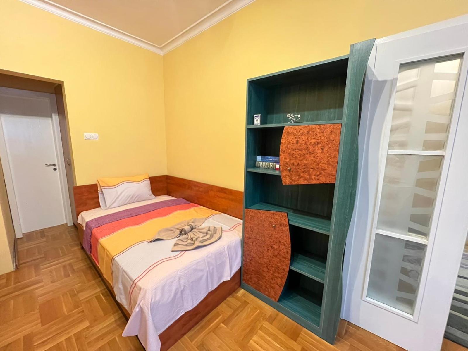 Mumbai Spacious 2bdr Near Vitosha Blvd And Ndk *